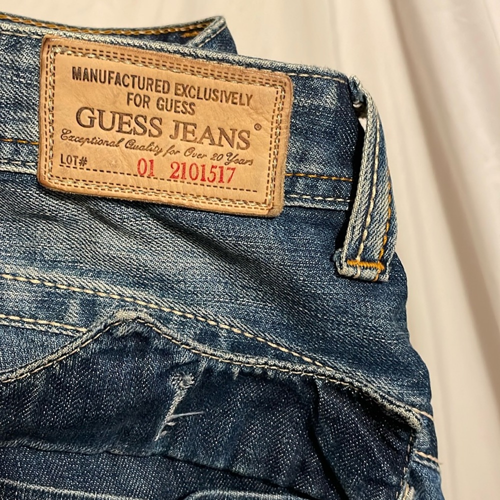 Guess - Picture 11 of 12